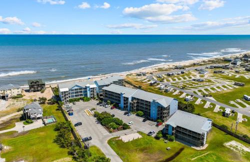 Rodanthe Apartment | Experience Daly Vibes: Family-Friendly with a Pool