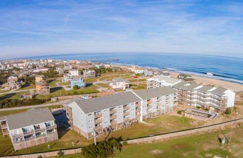 Rodanthe Apartment | Experience Daly Vibes: Family-Friendly with a Pool