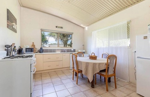 Bowman Farm Cabin | Pet-Friendly Dam It Getaway: 2-Bed Cabin with Spa & Pool