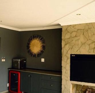 Parys House | Discover Dam'n Devine: Family-Friendly with Pool Access