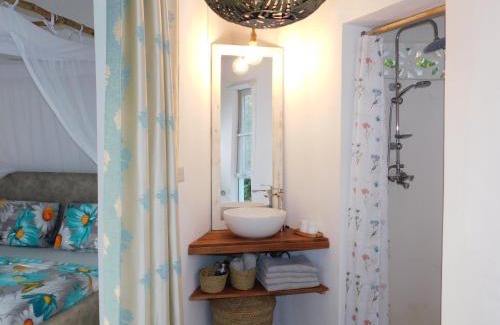 Watamu Apartment | Pet-Friendly Dama Villa: Top-Rated Oceanfront Getaway