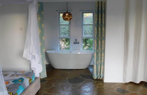 Watamu Apartment | Pet-Friendly Dama Villa: Top-Rated Oceanfront Getaway