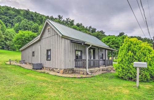Damascus House | Top-Rated Damascus Cottage with Fire Pit Near Trails