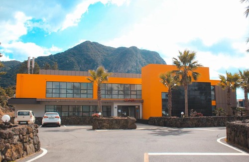 Andeok Resort | Discover Dammora Resort: Family-Friendly with Pool & Breakfast