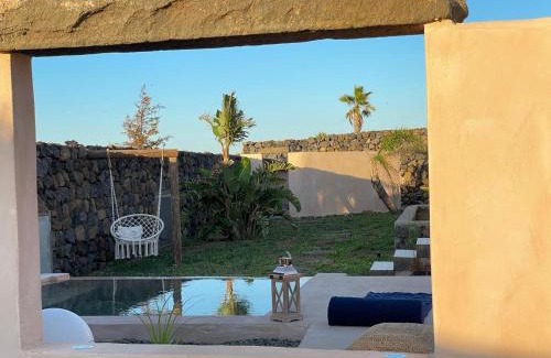 Pantelleria House | Relax at Dammuso Elisir Rosa with Private Jacuzzi & Garden