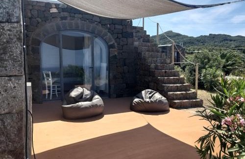Pantelleria Villa | Beautiful Dammuso Giara: Oceanfront Retreat with Pool