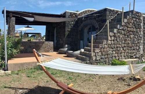 Pantelleria Villa | Beautiful Dammuso Giara: Oceanfront Retreat with Pool