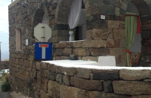 Tracino House | Cozy Dammuso Nonna Franca Near the Elephant Arch