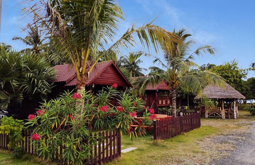 Kampot Villa | Relax at Damnak Borey Resort with Pool and Spa Amenities