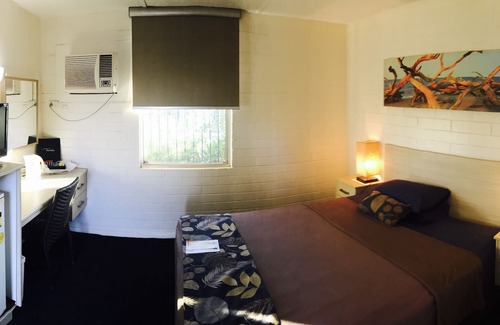Dampier Hotel | Explore Dampier Mermaid Hotel in Karratha with Pool & Dining