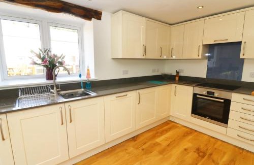 Casterton House | Experience Unmatched Comfort at Damson Barn - 5 Star Stay
