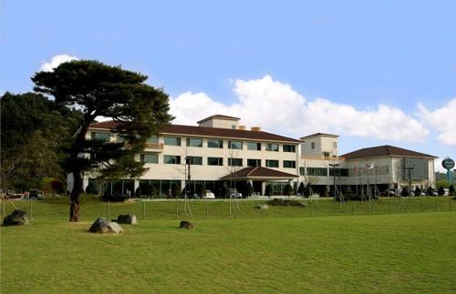 Wonyul-ri Hotel | Relax at Damyang Spa and Tourist Hotel with Hot Tub Access