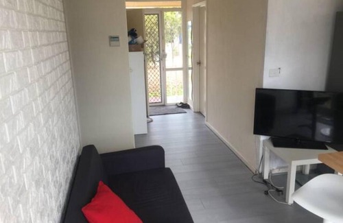 Dickson House | Cozy Private Room Near City & ANU - Rated 8/10 by Guests