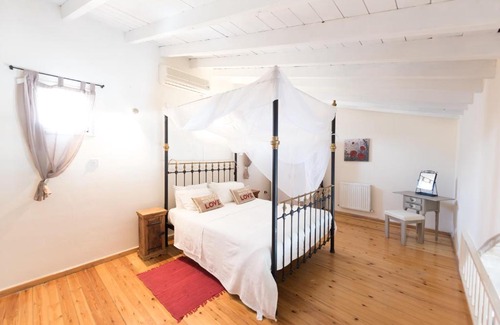 Tochni House | Pet-Friendly Danae House with Pool and Breakfast Options