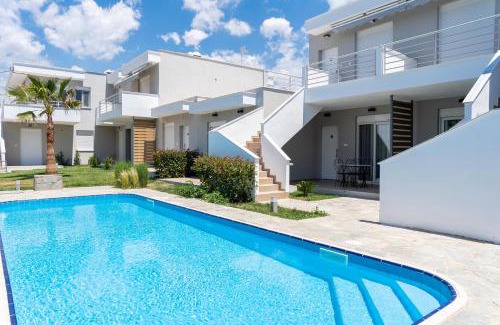 Ofrinion Apartment | Pet-Friendly Retreat at Danai & Palm Complexes - Rated 9/10