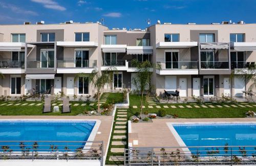 Ofrinion Apartment | Pet-Friendly Retreat at Danai & Palm Complexes - Rated 9/10