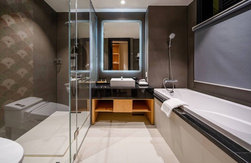 Lien Chieu Hotel | Elegant Danang Mikazuki Villas & Spa with Ocean View