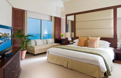 Jebel Dhanna Resort | Experience Elegance at Danat Jebel Dhanna Resort