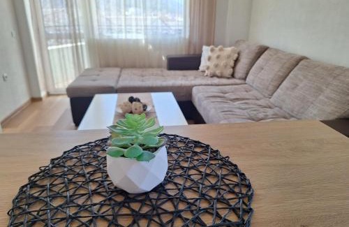 Petrich Apartment | Highly Rated Danaya: Ideal for Family Getaways