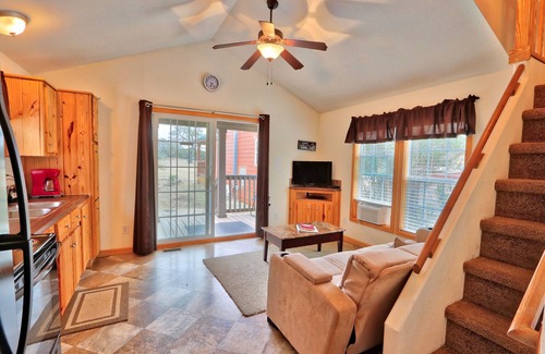 Wimberley Cabin | Cozy Dance Hall Cabin Near Jacob's Well with Pool & Spa