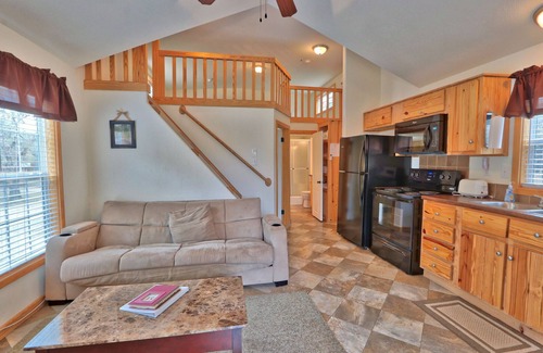 Wimberley Cabin | Cozy Dance Hall Cabin Near Jacob's Well with Pool & Spa