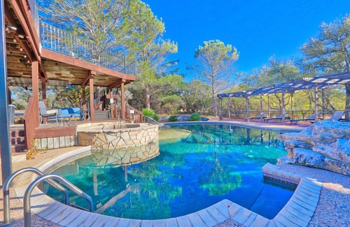 Wimberley Cabin | Cozy Dance Hall Cabin Near Jacob's Well with Pool & Spa
