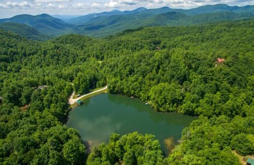 Old Fort House | Discover Dancing Bears Cabin with Breathtaking Mountain Views