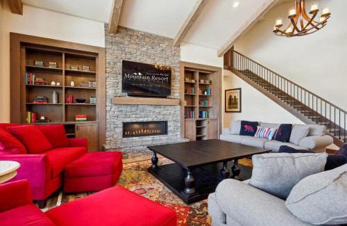 Sunriver House | Discover Dancing Rock Grandview Lodge in Caldera Springs