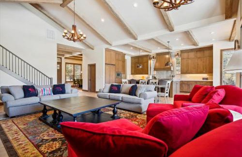Sunriver House | Discover Dancing Rock Grandview Lodge in Caldera Springs