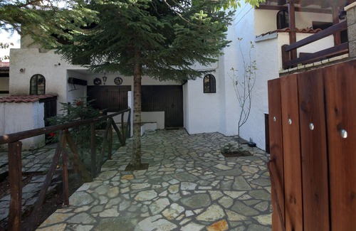 Eptalofos Ski Chalet | Chalet Kallisti: Family-Friendly Retreat in Agoriani