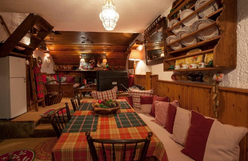 Eptalofos Ski Chalet | Relax at Dandy on the Hill in Agoriani with Family Amenities
