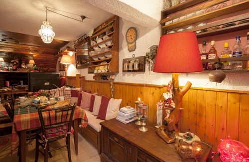 Eptalofos Ski Chalet | Relax at Dandy on the Hill in Agoriani with Family Amenities