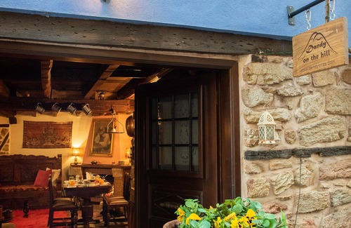 Arnaia House | Relax at Dandy on the Hill in Arnaia with Family Amenities