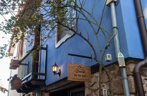 Arnaia House | Relax at Dandy on the Hill in Arnaia with Family Amenities