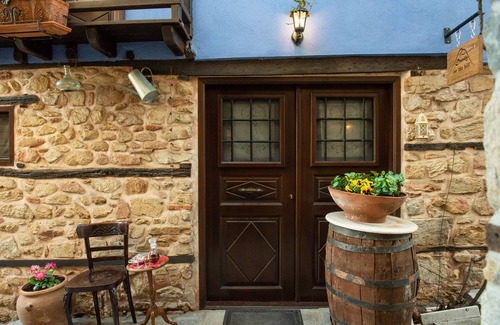 Arnaia House | Relax at Dandy on the Hill in Arnaia with Family Amenities