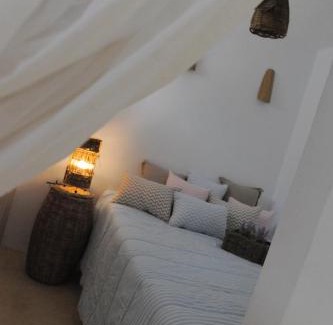 Voia House | Oceanfront Retreat: Dandy on the Beach Fisherman's House
