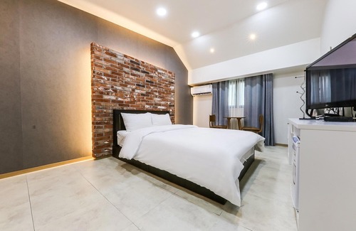 Kongsae Hotel | Eco-Friendly Stay at Dangjin Sapgyoho Beach Park