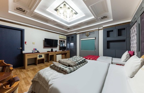 Dangjin Hotel | Eco-Friendly Comfort at Dangjin W with Family Amenities