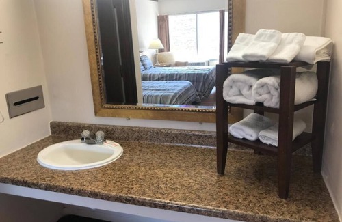 Coal Run Village Hotel | Discover Daniel Boone Motor Inn: Family-Friendly Retreat