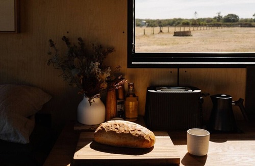 Yallingup Cabin | Cozy Getaway at Daniel the Tiny Home, Yallingup