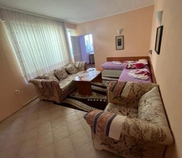 Nessebar New Town House | Cozy Daniel Guest House: Breakfast Included & Family-Friendly