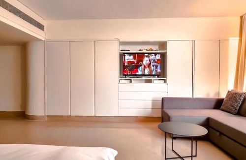 Herzliya Pituach Apartment | Relax at Daniel Hotel Apt with Ocean View & Pool Access