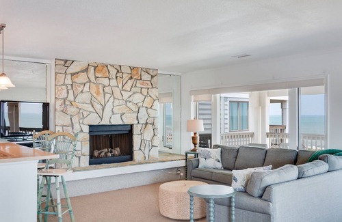 South Nags Head Condo | Discover Daniel's Diamond: Ocean Views & Pool Access