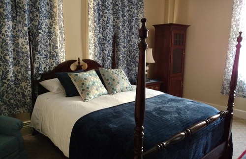 South Hadley Bed & Breakfast | Experience Daniel Stebbins House: Family-Friendly Retreat