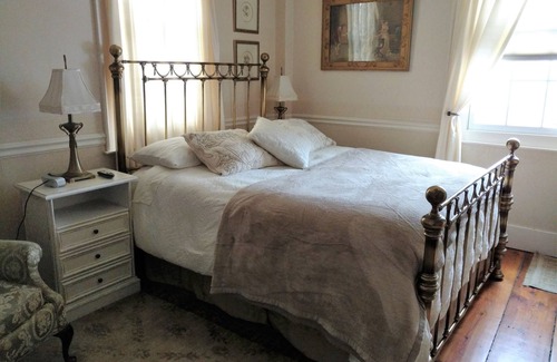 South Hadley Bed & Breakfast | Experience Daniel Stebbins House: Family-Friendly Retreat