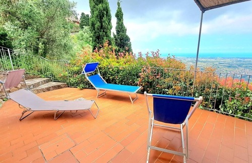Santa Lucia Apartment | Oceanfront Escape at Daniela in Camaiore, Tuscany