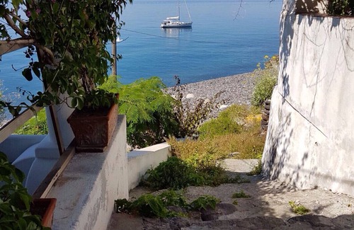 Acquacalda Apartment | Cozy Apartment by Daniela with Breakfast & Child-Friendly Options