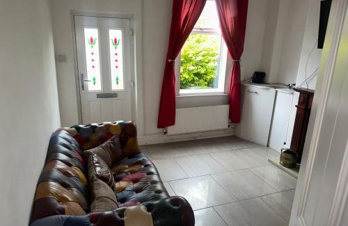 Ault Hucknall Apartment | Relaxing Daniel’s Semi Rural Retreat - Pet Friendly Getaway