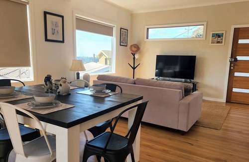 Merimbula Apartment | Daniu: 4 bedroom pet friendly (Fenced Yard)