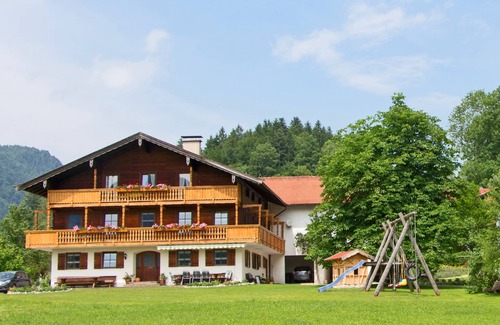 Aschau im Chiemgau Apartment | Unforgettable Stay at Danner Christine -ertlhof- with Breakfast